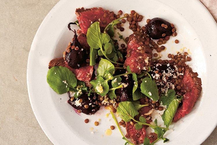 Roastbeef, Rote Bete, Linsen und Meerrettich