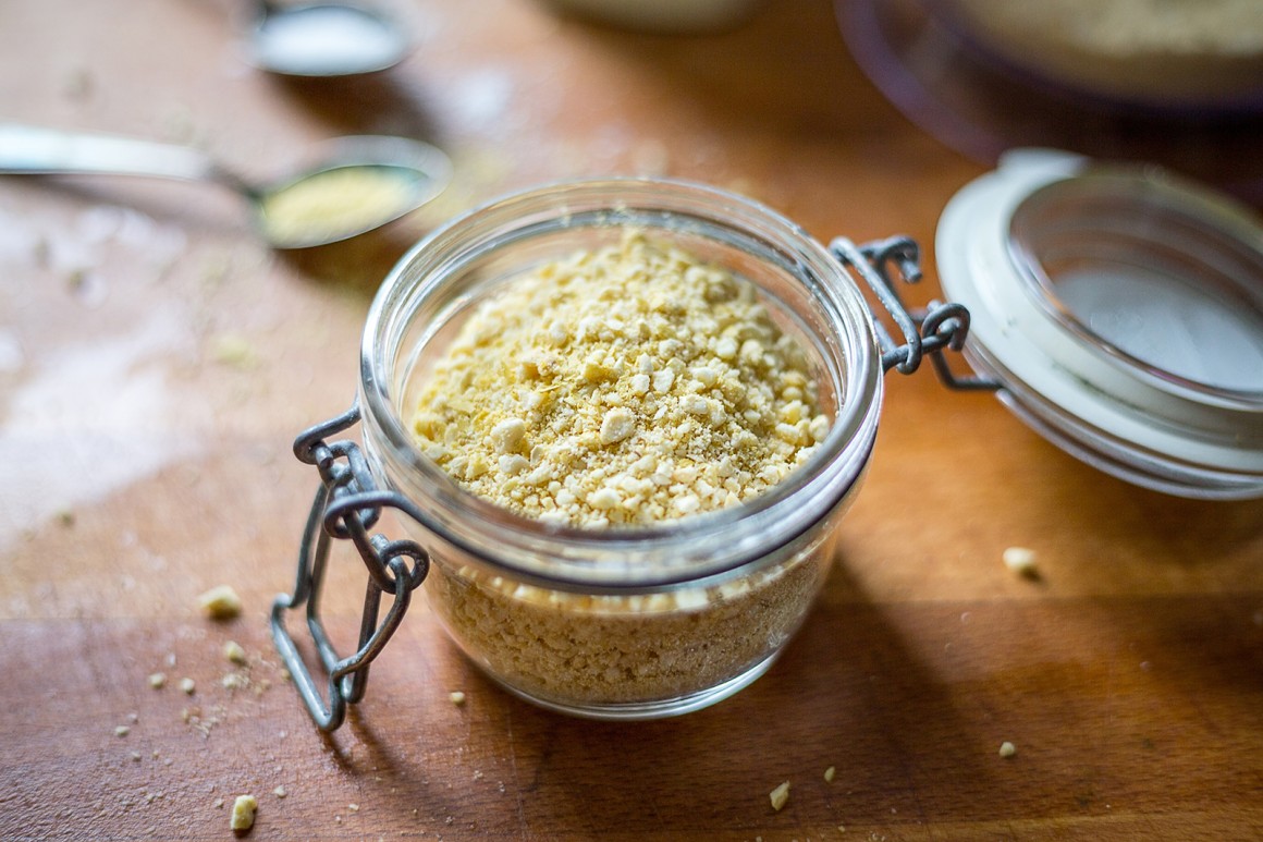 Veganer Parmesan aus Cashewnüssen