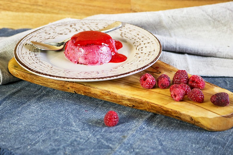 Himbeer-Wackelpudding mit Buttermilch