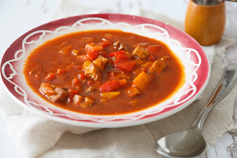Räuchertofu-Gulasch