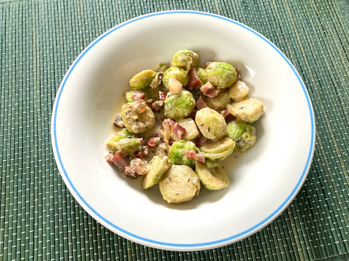 Cremiger Rosenkohleintopf mit Speck