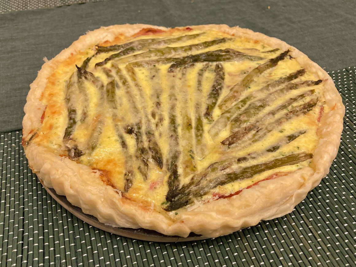 Spargeltarte mit Schinken