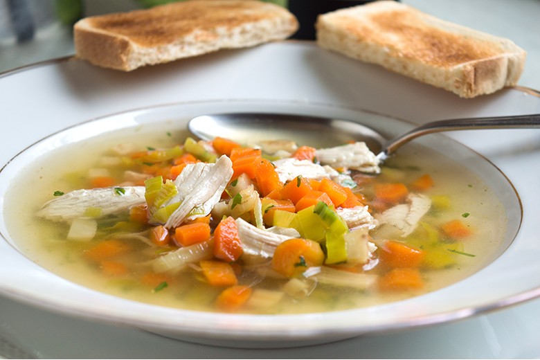 Hühnersuppe mit Gemüse