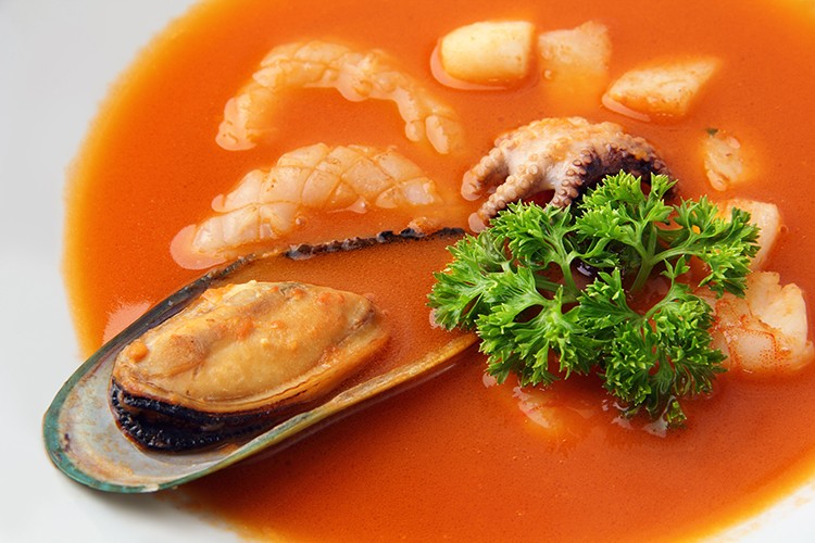 Meeresfrüchte-Tomatensuppe
