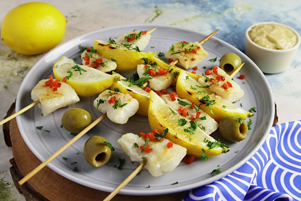 Fischspießchen mit Oliven-Mandel-Sauce - Rezept