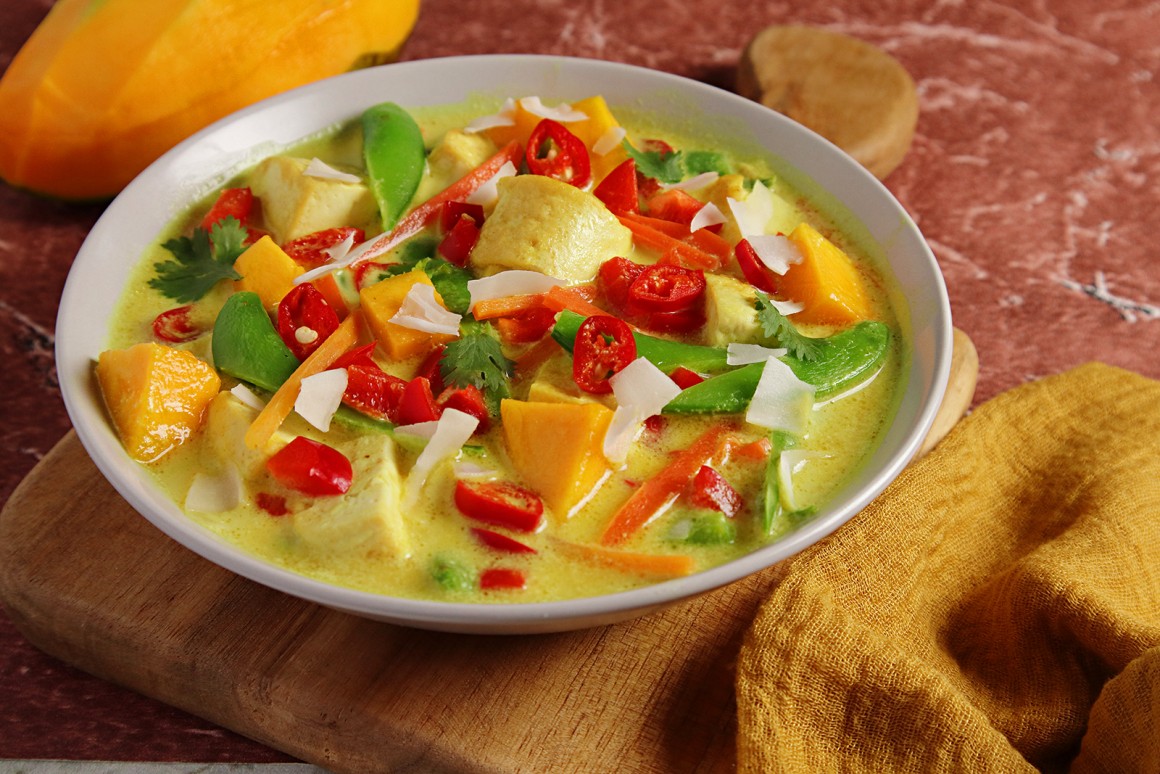 Tofu Curry mit Mango und Kokos