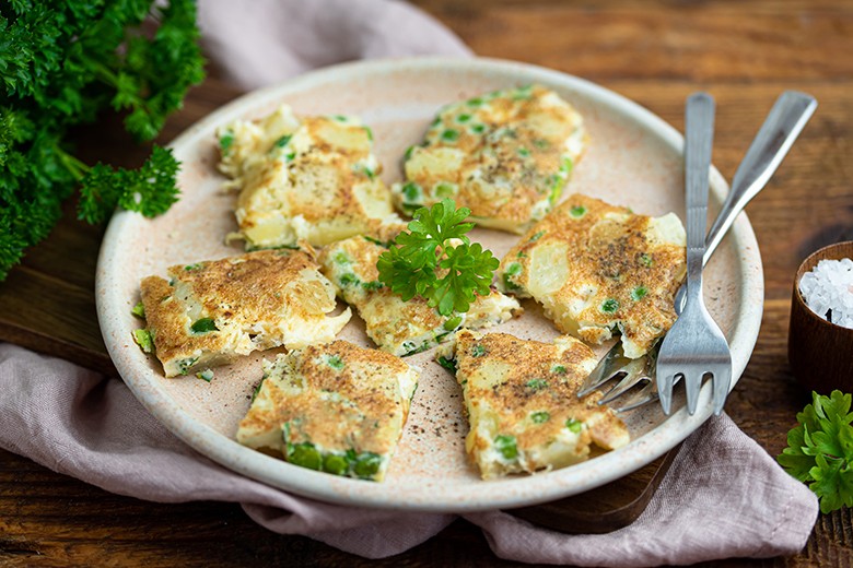 Omelett mit Kartoffeln und Erbsen