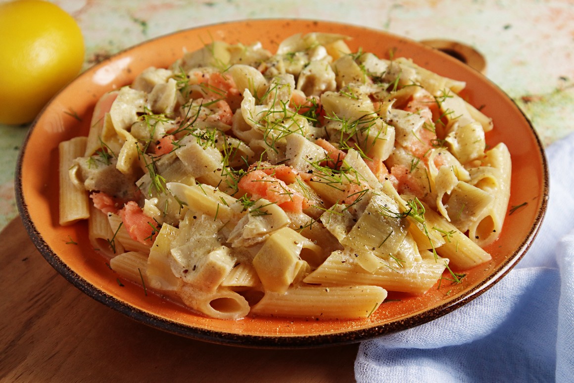 Nudeln mit Artischockensauce und Lachs