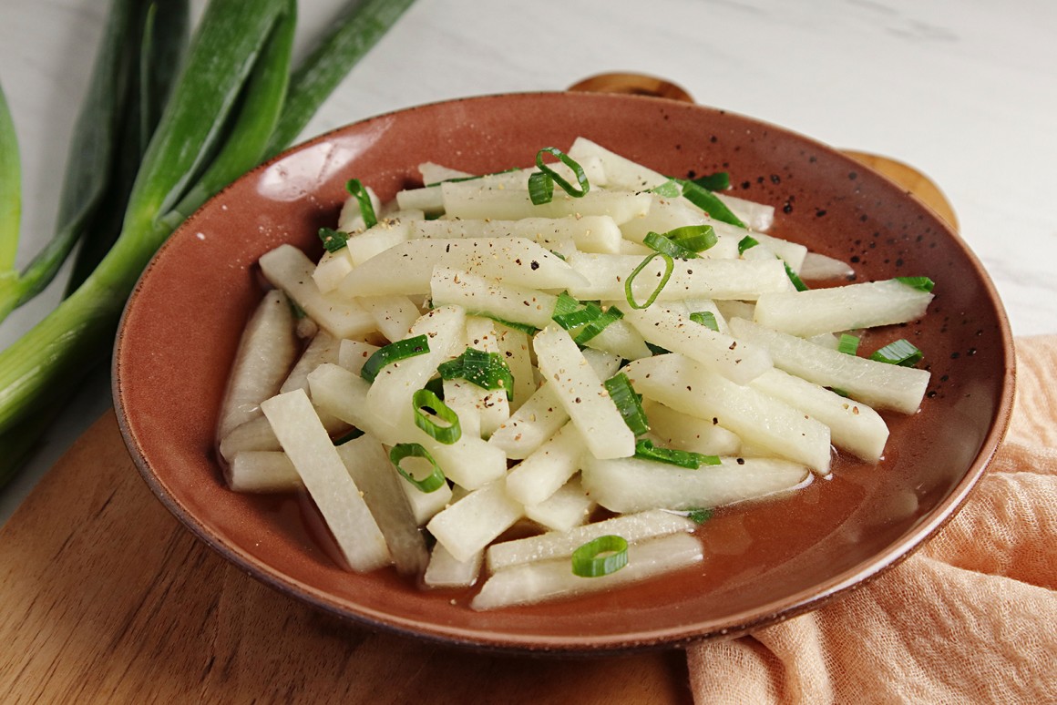 Kohlrabi mit Lauchzwiebeln