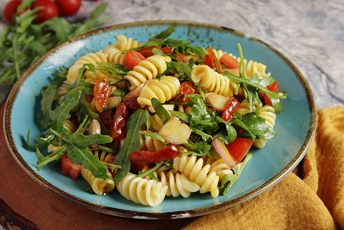 Mediterraner Tomaten-Rucola-Salat - Rezept