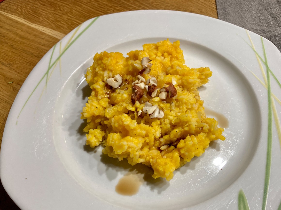 Risotto mit Kürbiscreme und Haselnüssen