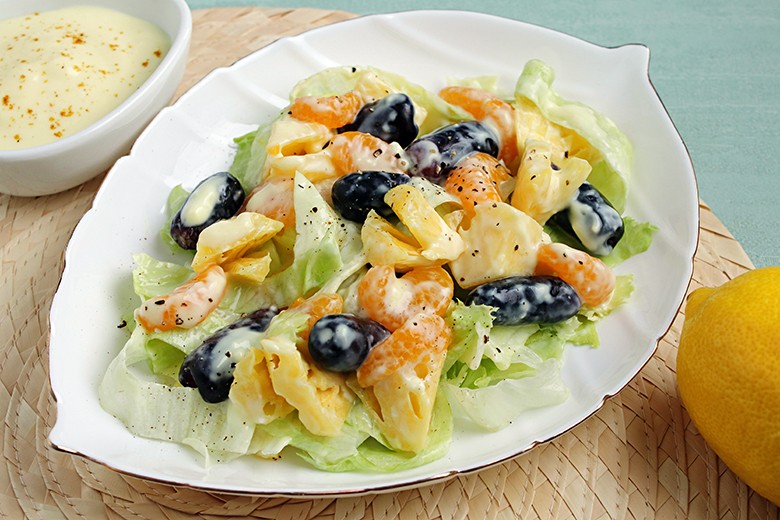 Eisbergsalat mit Obst