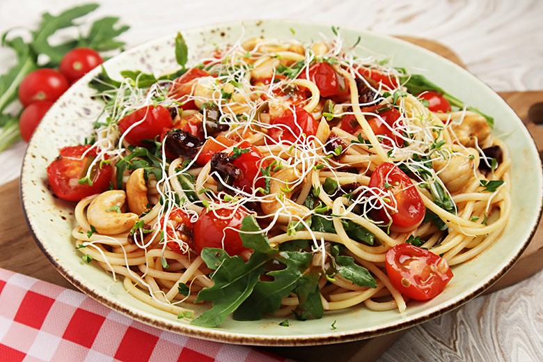 Nudeln mit veganer Tomatensauce