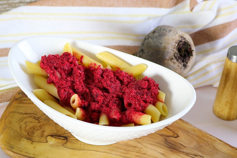 Nudeln mit veganer Rote-Bete-Sauce