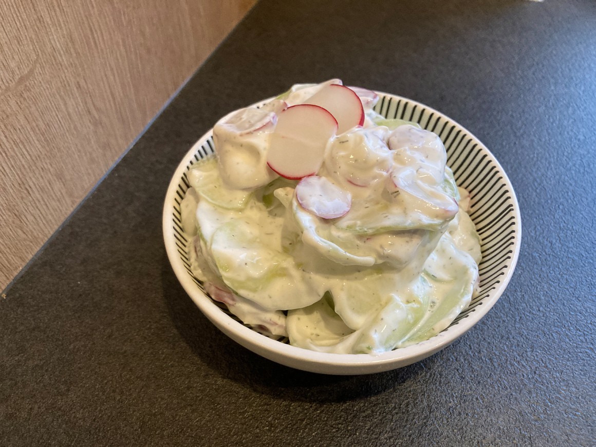 Gurkensalat mit Radieschen und Dill - Rezept