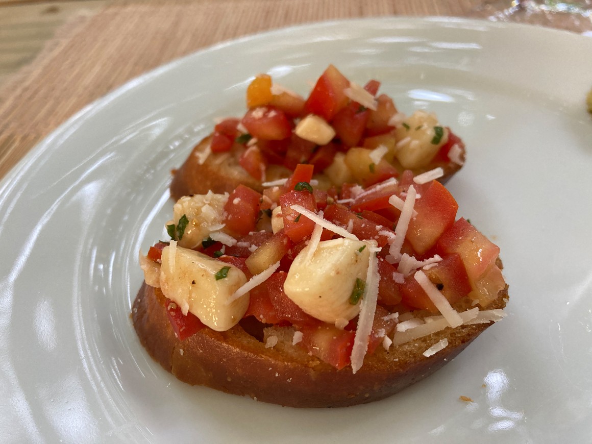 Bruschetta mit Mozzarella