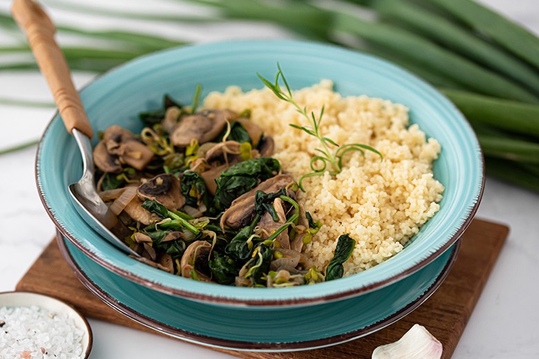 Vegane Sprossenpfanne mit Couscous