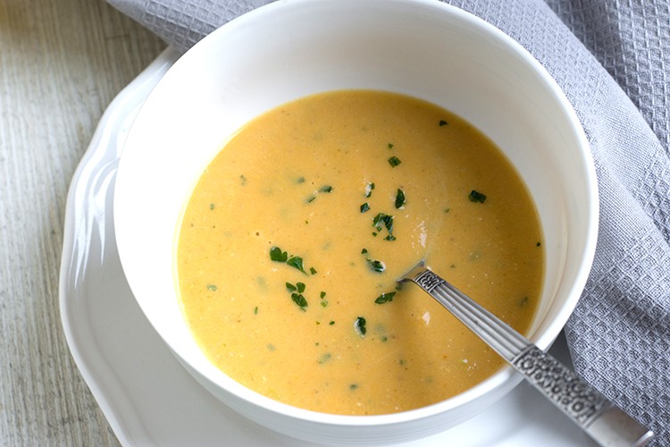 Vegane Linsensuppe mit Apfel