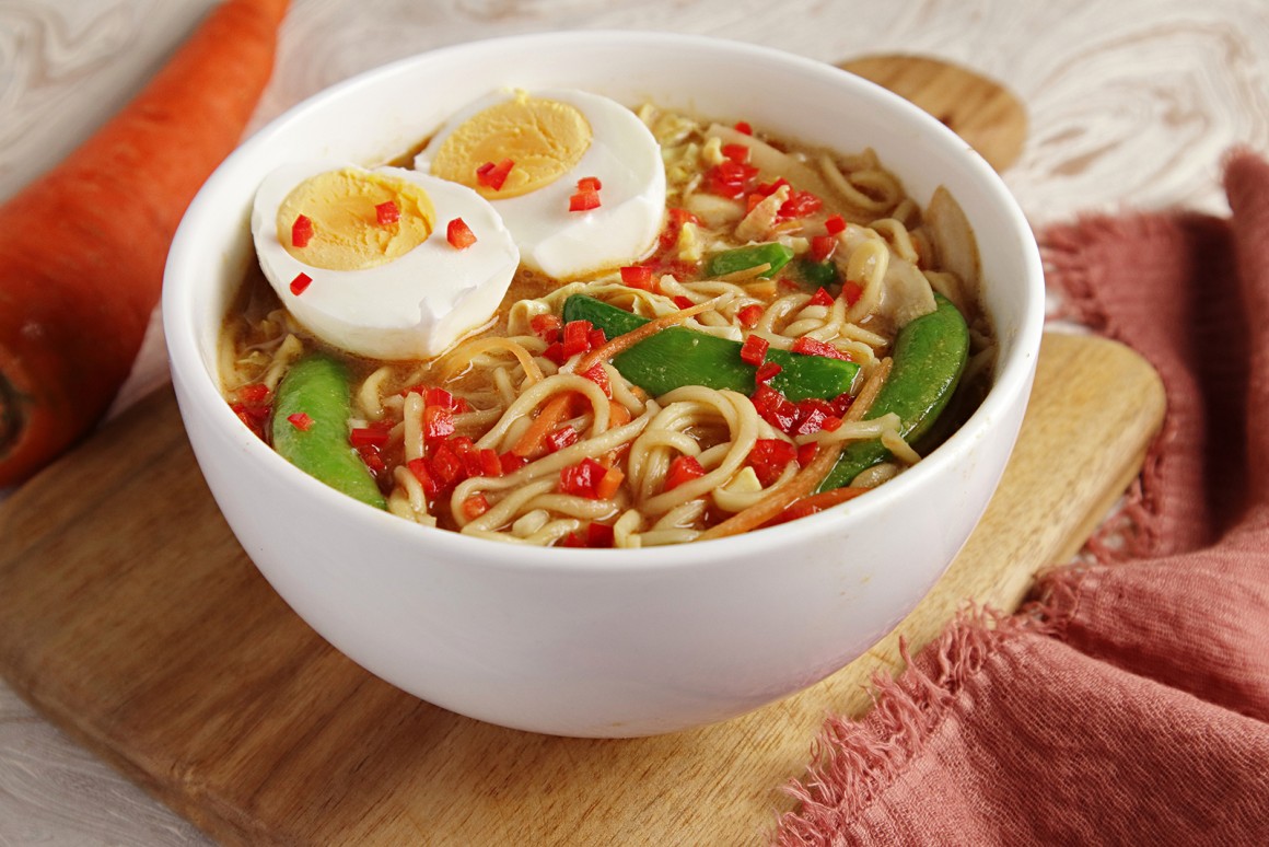 Erdnusssuppe mit Nudeln