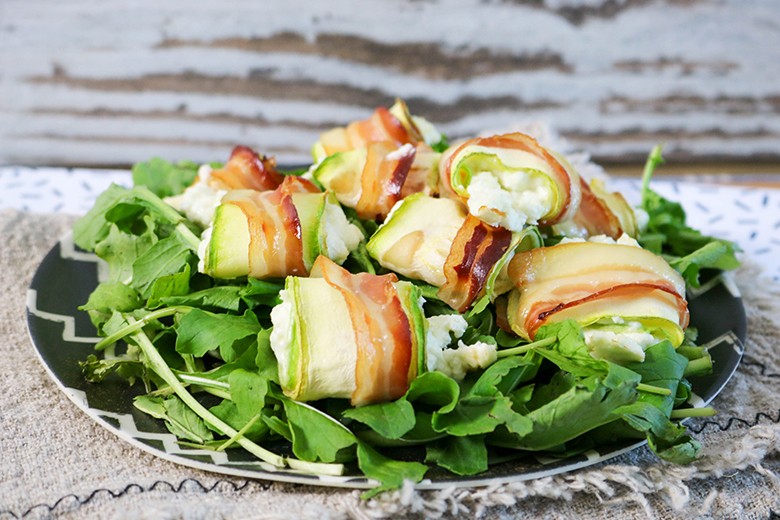 Schafskäse im Zucchini-Speckmantel