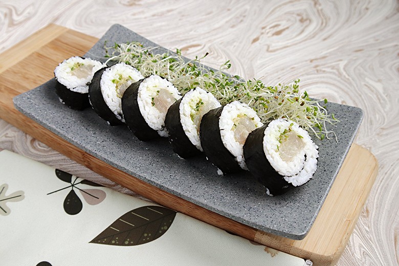 Hosomaki mit gebeiztem Fisch