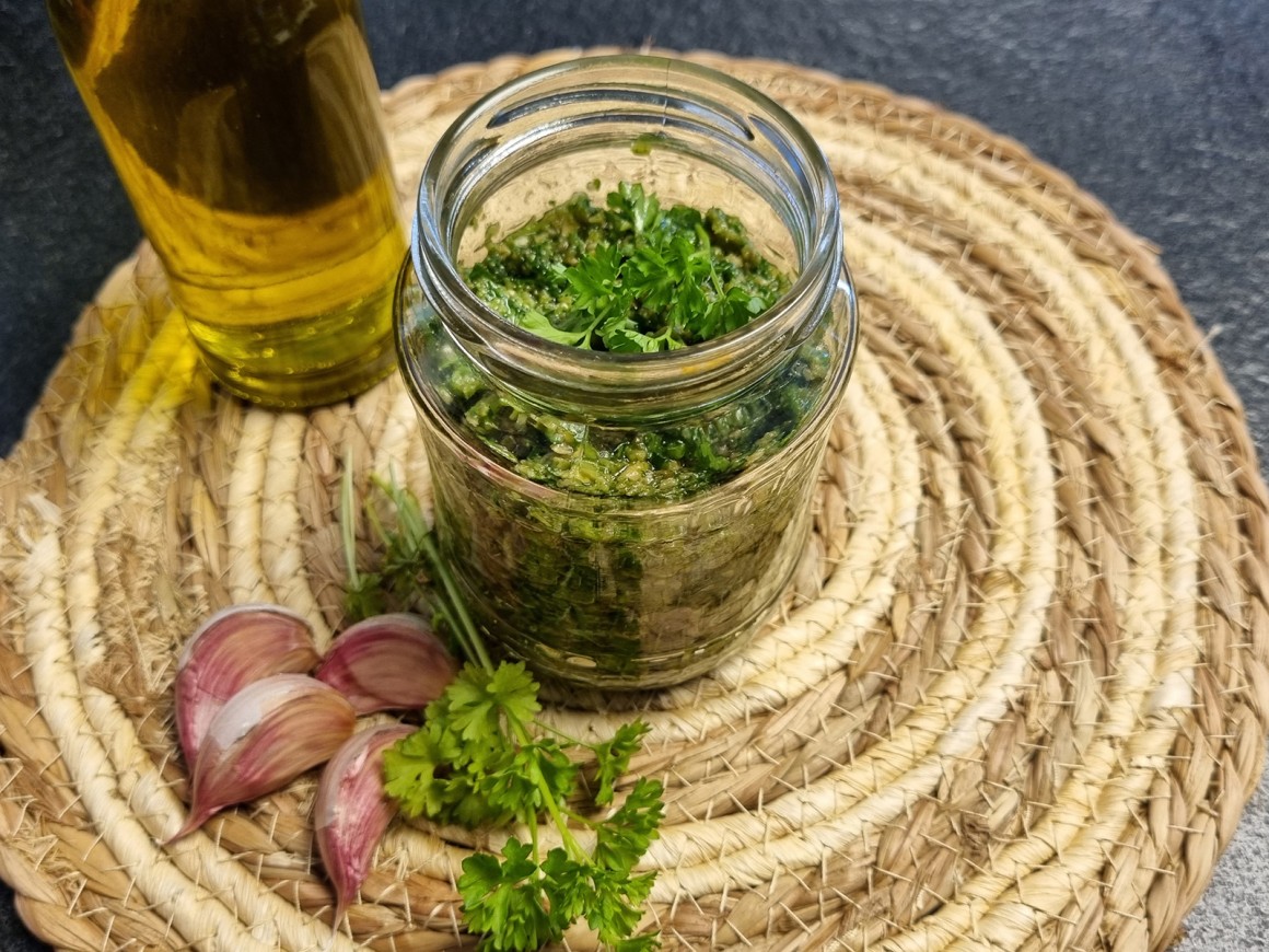 Petersilienpesto mit Sonnenblumenkernen - Rezept