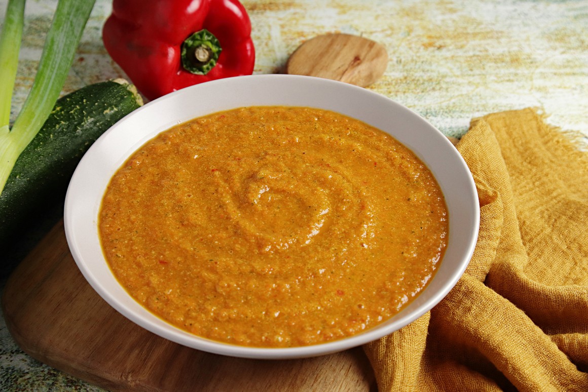 Rohvegane Currysuppe mit Kokos