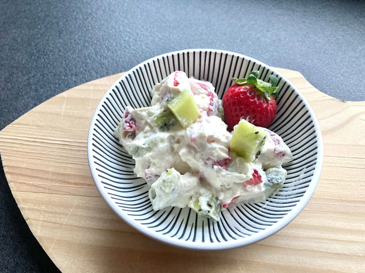 Quark mit Beeren und Kiwi