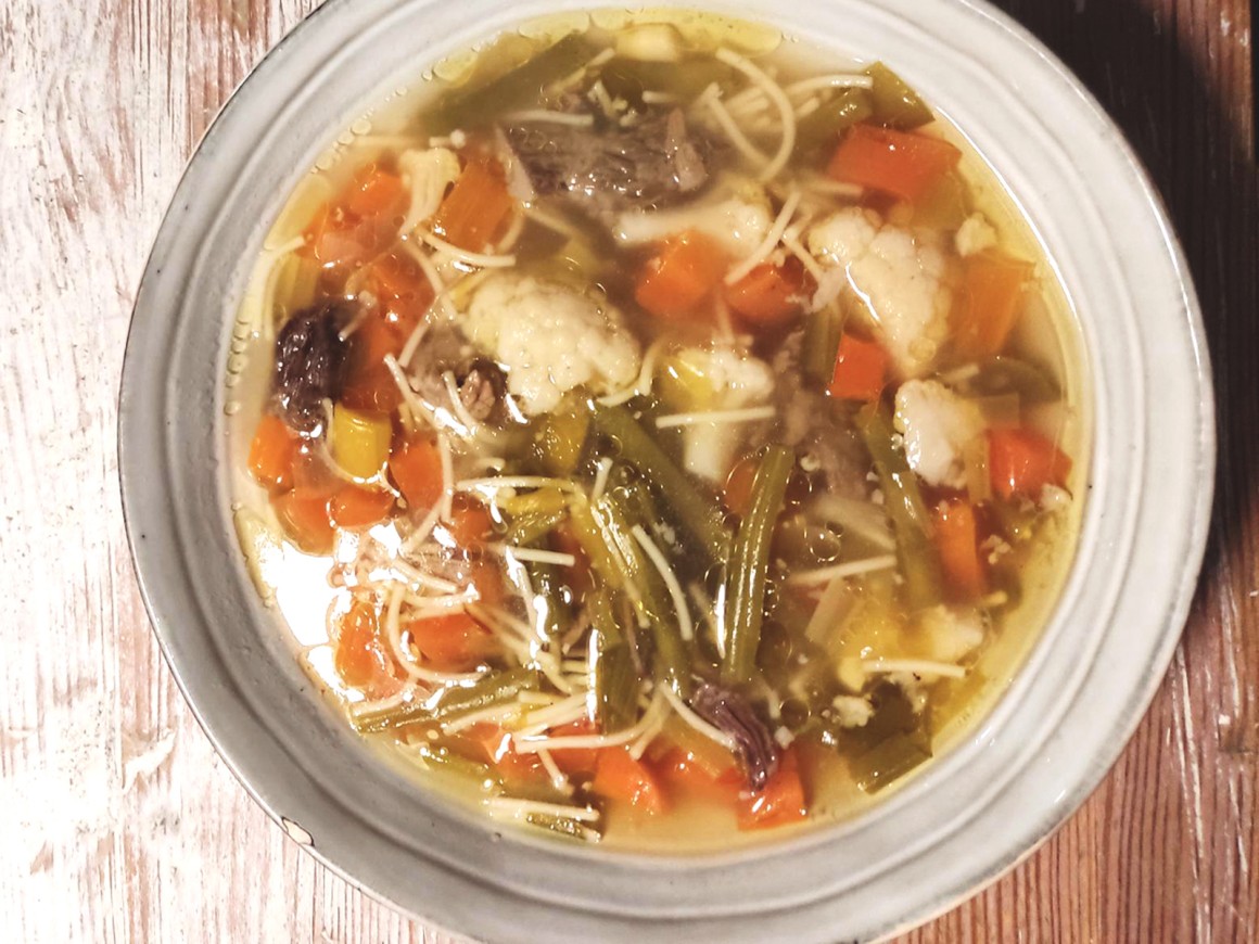 Herzhafte Rindfleischsuppe