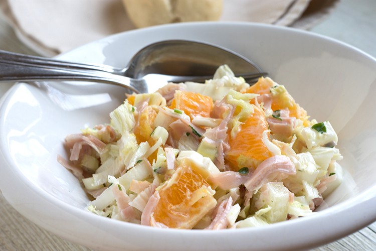 Salat mit Chinakohl und Frischkäse