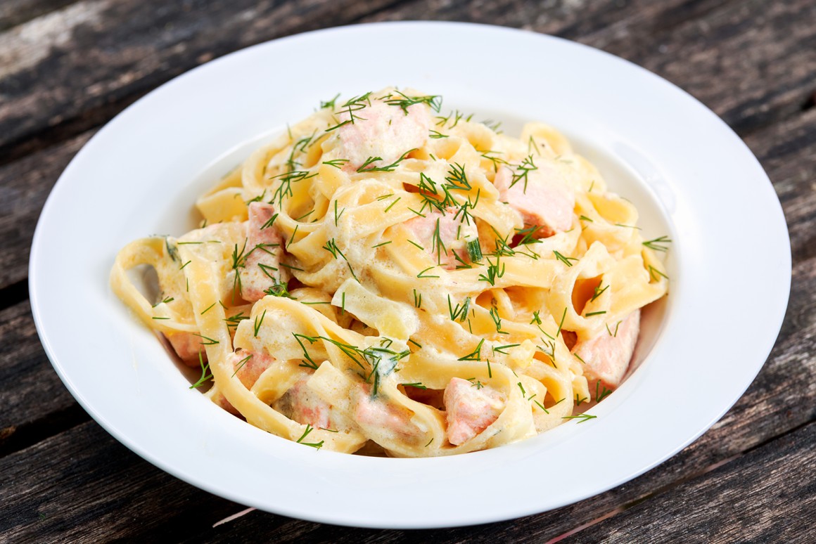 Lachs-Tagliatelle mit cremiger Oberssauce