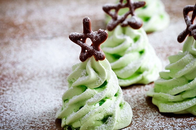 Weihnachtsbäumchen aus Baisermasse