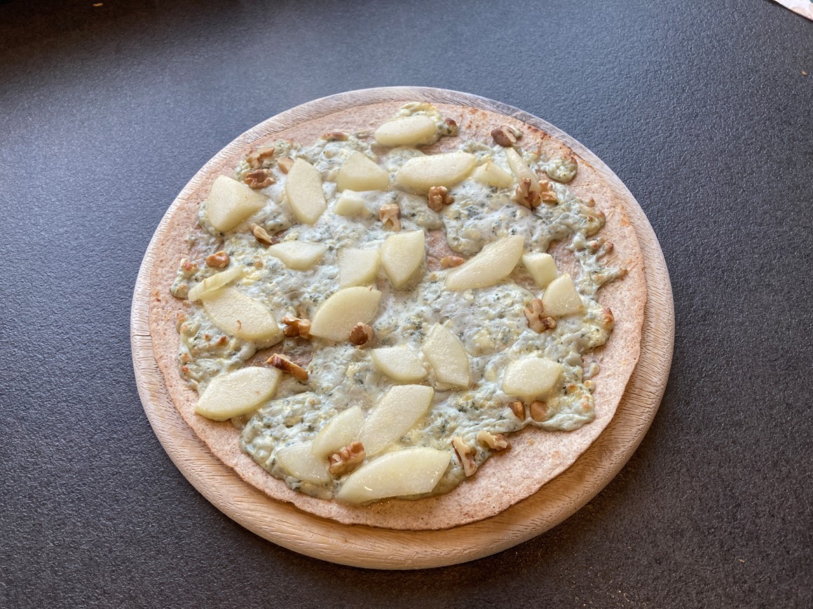 Tortilla-Flammkuchen mit Birne