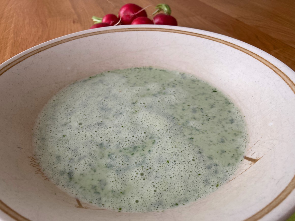 Einfache Radieschenblättersuppe