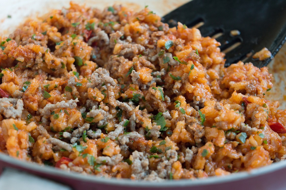 Reis-Hackfleisch-Pfanne nach Djuvec Art - Rezept