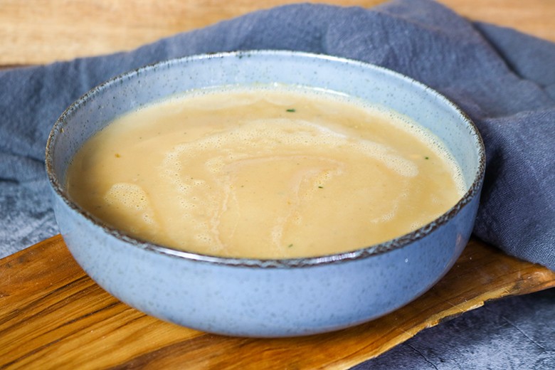 Hühnerbouillon mit Curry