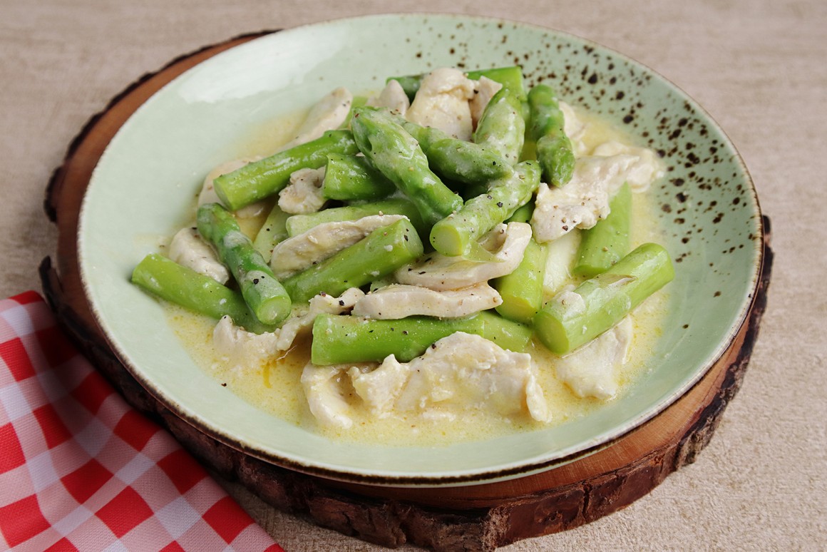Spargelragout mit Hühnerfleisch