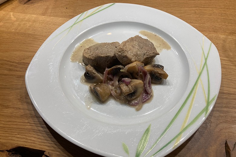 Schweinefilet in Senfrahm