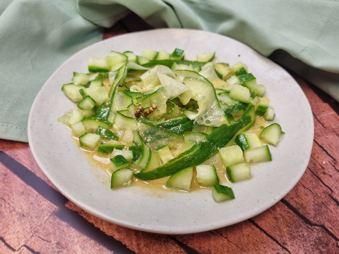 Gurkensalat mit Senfdressing