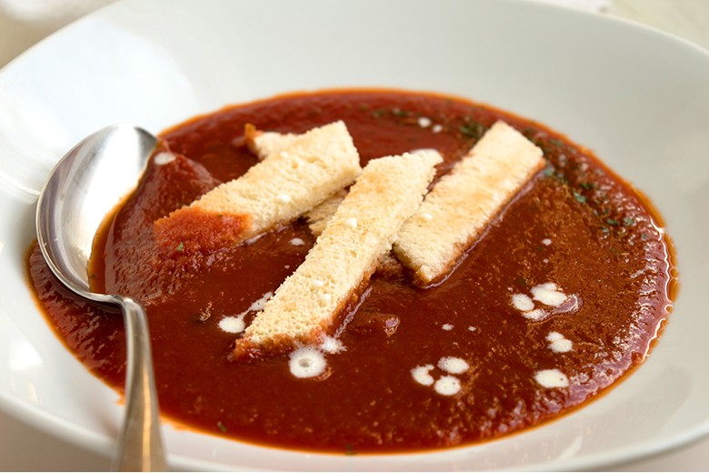 Tomatensuppe mit einem Hauch Kakao