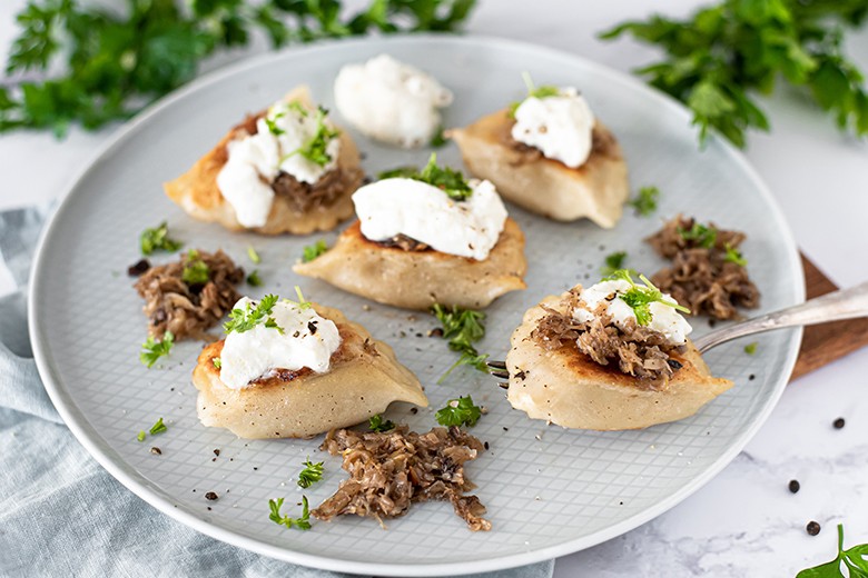 Piroggen mit Sauerkraut und Pilzen