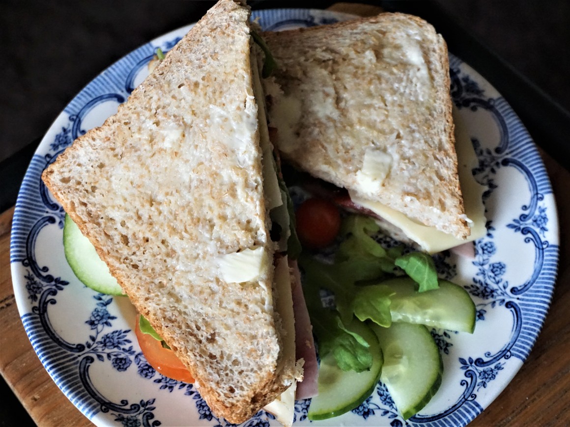 Hähnchen-Sandwich mit Rucola