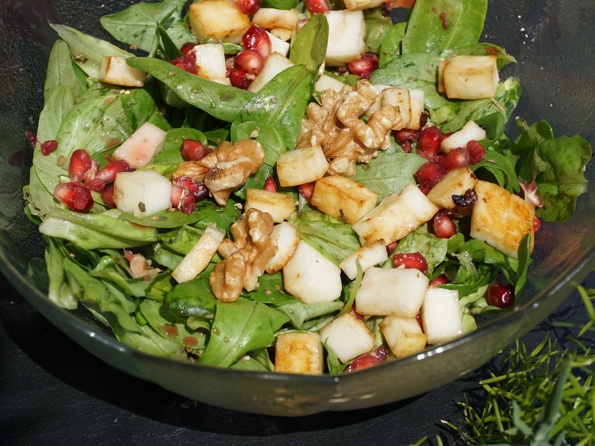 Salat mit Halloumi und Granatapfel - Rezept
