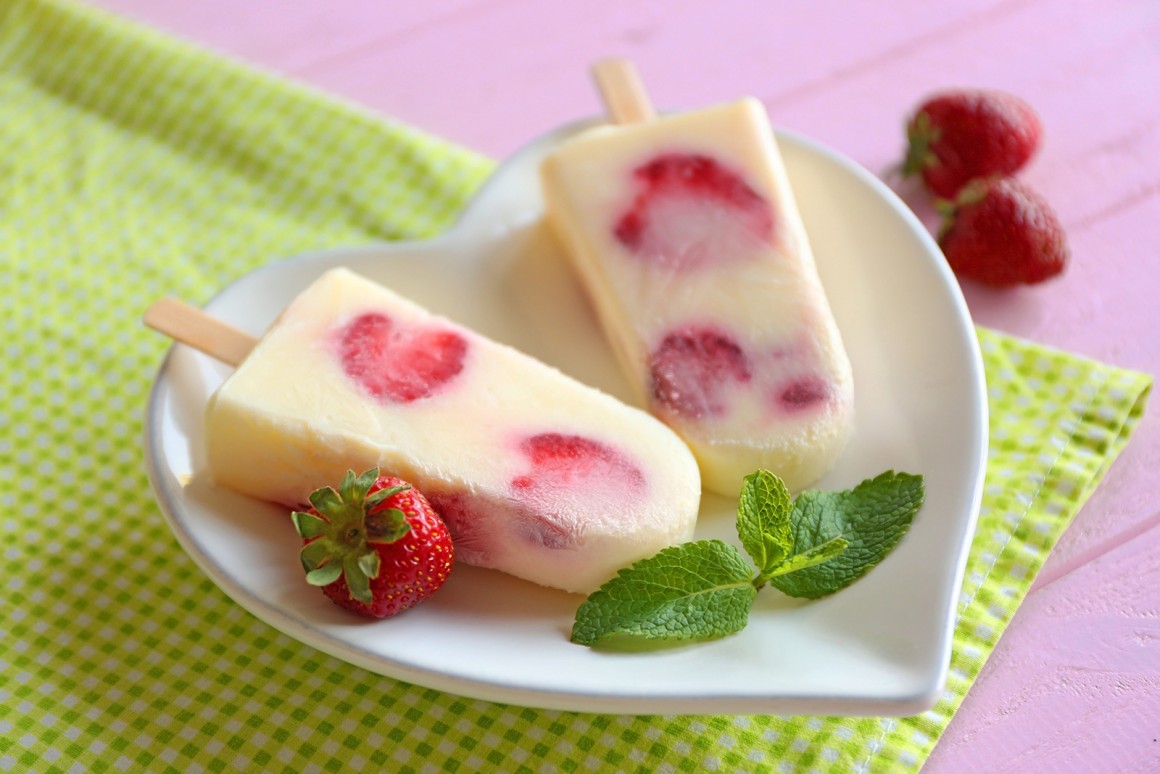 Joghurt-Erdbeer-Popsicles