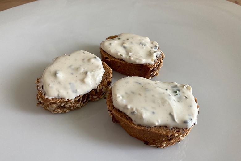 Frischkäsecreme mit Hanfsamen