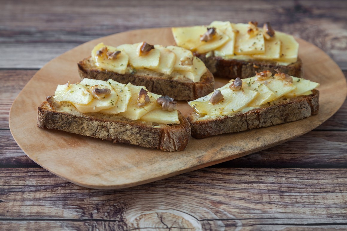 Apfel-Ziegenkäse-Crostini