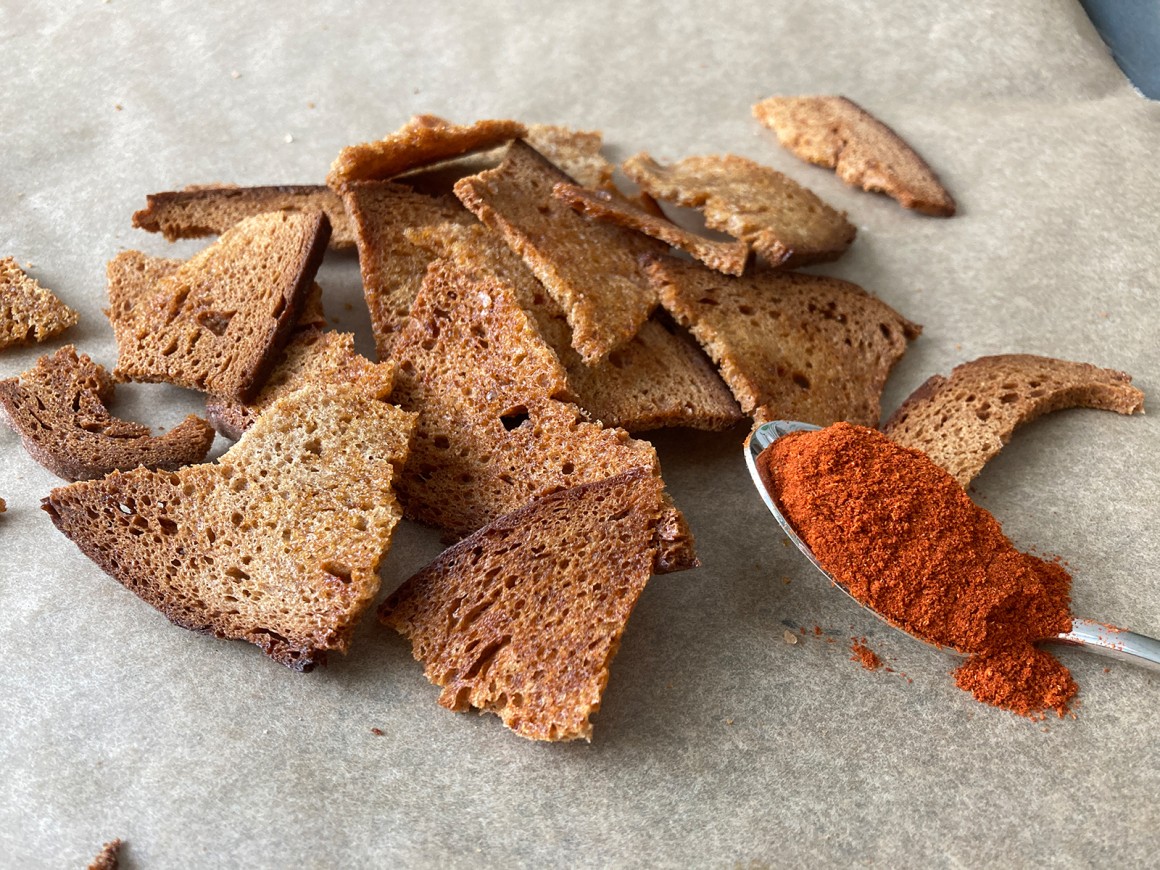 Würzige Brotchips selber machen - Rezept