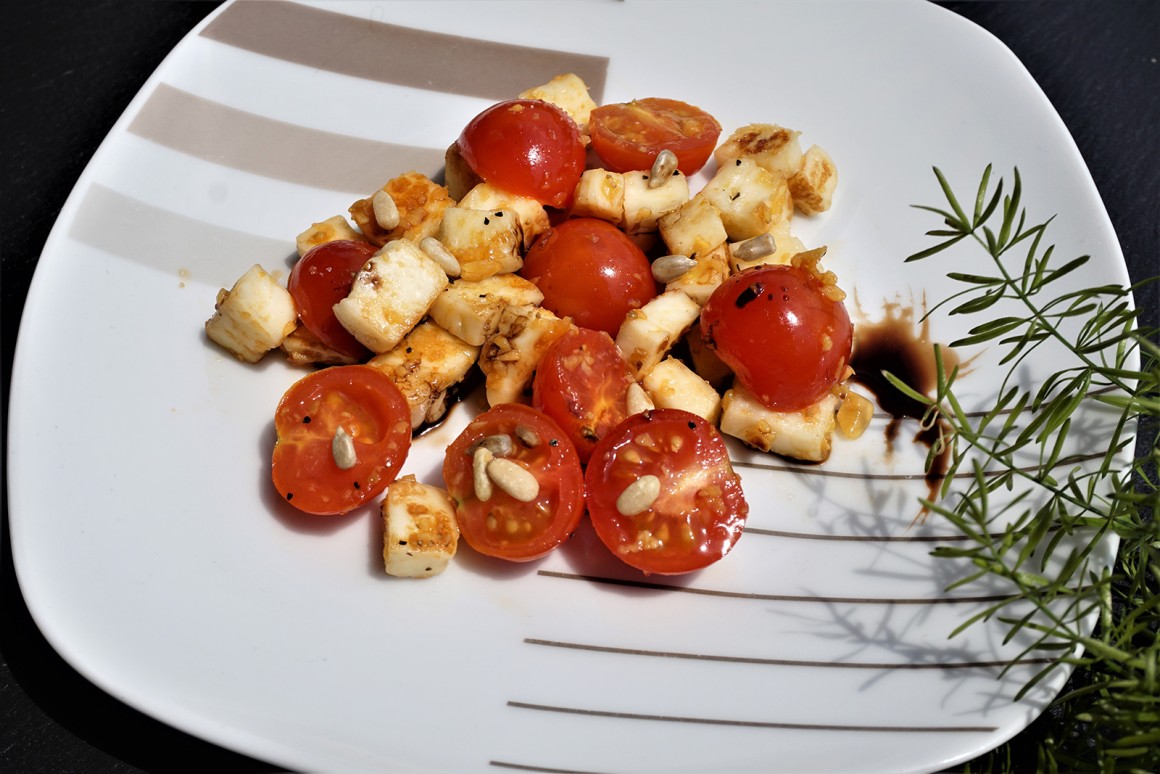 Lauwarmer Halloumi Salat