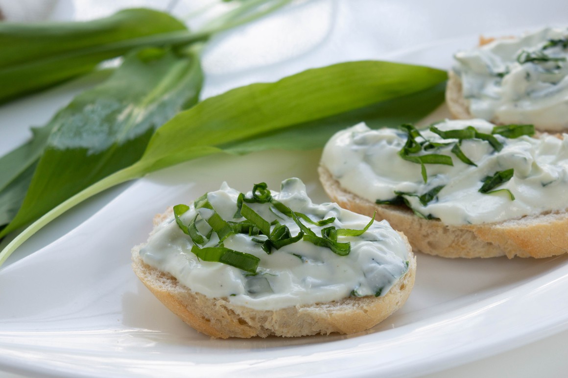 Bärlauch-Aufstrich mit Röstzwiebeln - Rezept