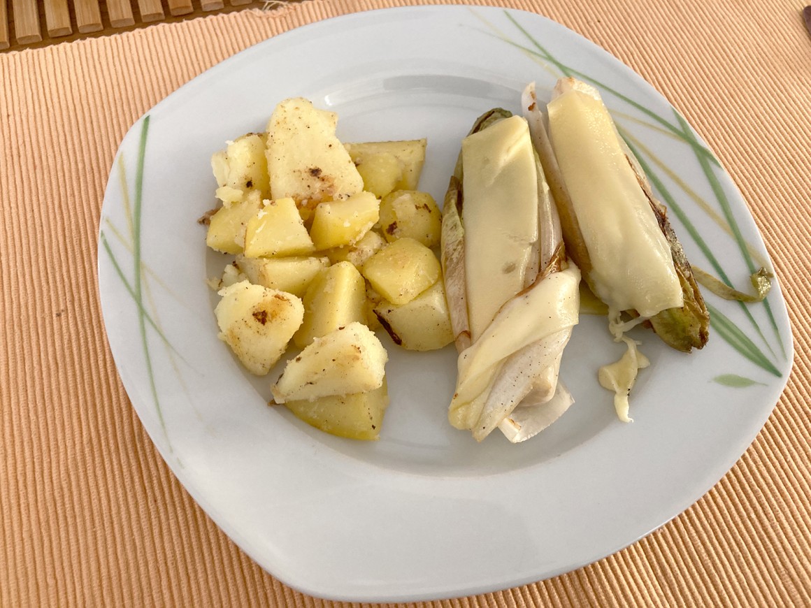 Kartoffeln mit gebratenem Käse-Chicorée - Rezept